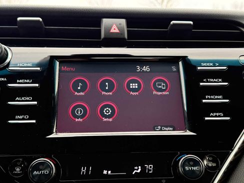 Used 2018 Toyota Camry XLE image 24