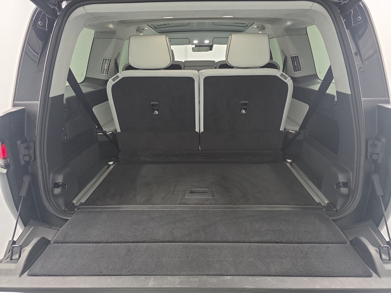 Used 2025 Rivian R1S Adventure Dual AWD/4WD image 15