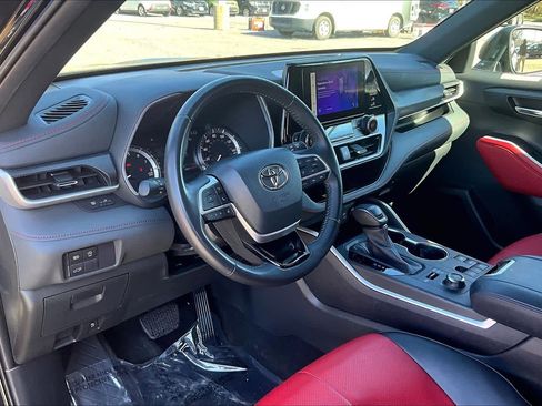 Used 2024 Toyota Highlander XSE image 18