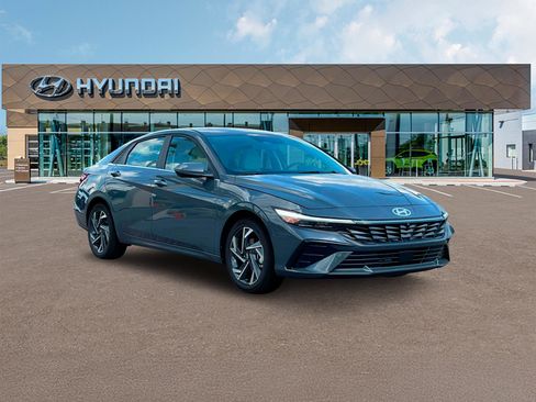 Used 2025 Hyundai Elantra Limited w/ Cargo Package FWD image 30