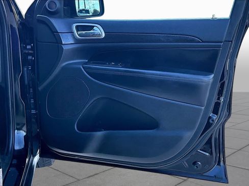 Used 2018 Jeep Grand Cherokee Laredo RWD image 23