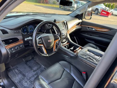 Used 2017 Cadillac Escalade Premium Luxury image 22
