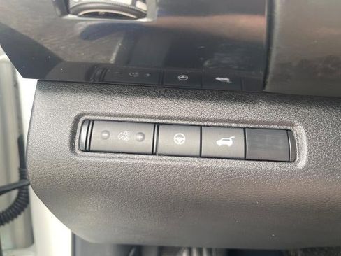 Used 2025 Nissan Pathfinder SV AWD/4WD image 15
