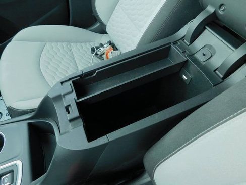 Used 2019 Chevrolet Equinox LS w/ LS Convenience Package image 28