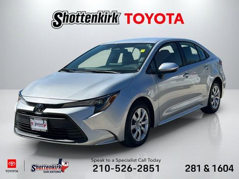 Used 2023 Toyota Corolla LE image 1