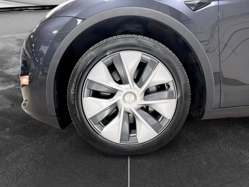 Used 2024 Tesla Model Y Long Range AWD/4WD image 29
