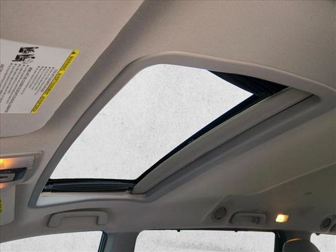 Used 2016 Toyota Sienna XLE w/ XLE Navigation Package FWD image 10