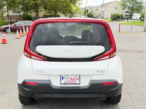 Used 2022 Kia Soul LX w/ Technology Package FWD image 5