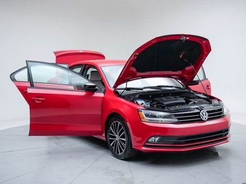 Used 2017 Volkswagen Jetta Sport image 15