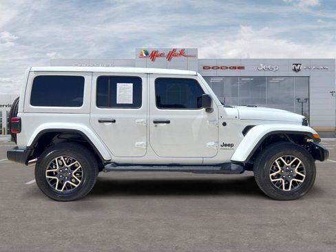 Used 2026 Jeep Wrangler Unlimited Sahara AWD/4WD image 6