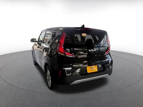 Used 2025 Kia Soul LX w/ LX Technology Package FWD image 8
