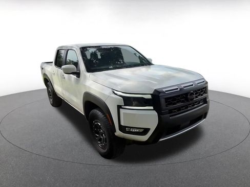 Used 2026 Nissan Frontier PRO-4X AWD/4WD image 3