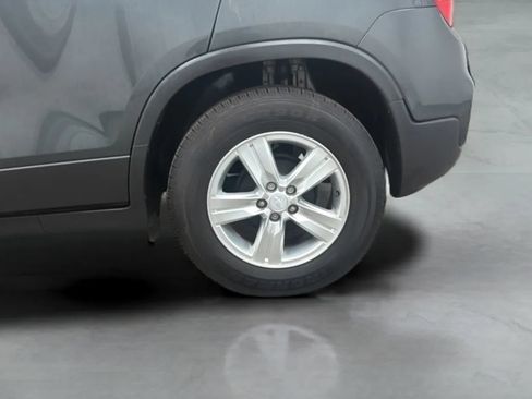 Used 2019 Chevrolet Trax LS w/ Tint and Cruise Package FWD image 27