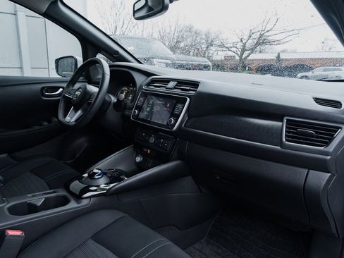 Used 2020 Nissan Leaf SV w/ SV Technology Package image 25