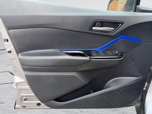 Used 2020 Toyota C-HR XLE FWD image 33