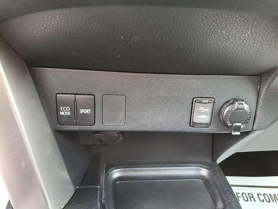 Used 2018 Toyota RAV4 LE w/ All Weather Liner Package AWD/4WD image 20