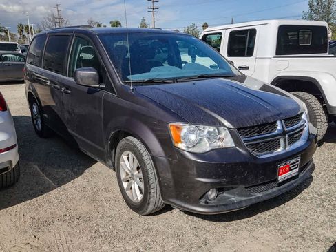 Certified 2019 Dodge Grand Caravan SXT image 4