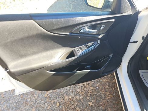 Used 2016 Chevrolet Malibu LT image 8