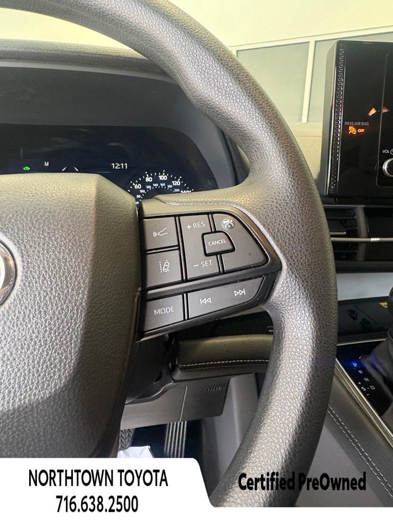 Used 2025 Toyota Sienna LE w/ LE Plus Package AWD/4WD image 20