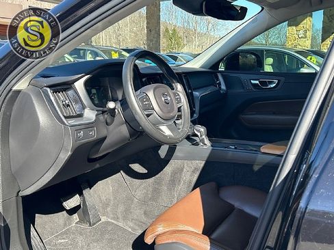 Used 2019 Volvo XC60 T6 Momentum w/ Multimedia Package image 11