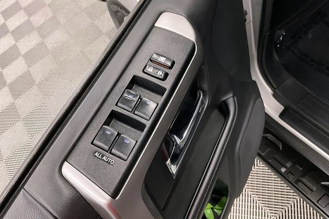 Used 2024 Toyota 4Runner SR5 AWD/4WD image 37