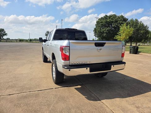 Used 2016 Nissan Titan SL RWD image 7