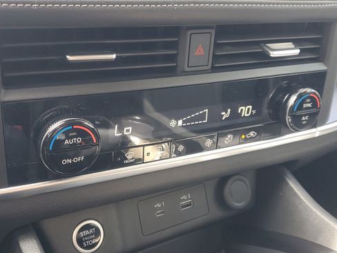 Used 2023 Nissan Rogue SV FWD image 28