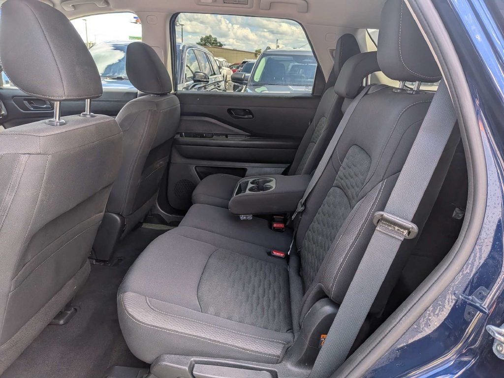 Used 2025 Nissan Pathfinder SV AWD/4WD image 15