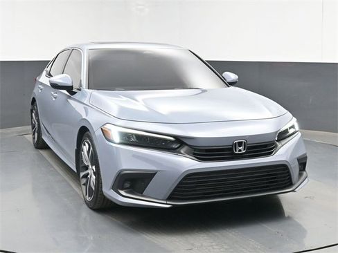 Used 2022 Honda Civic Touring image 2