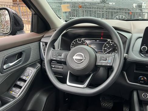 Used 2023 Nissan Rogue SV image 18