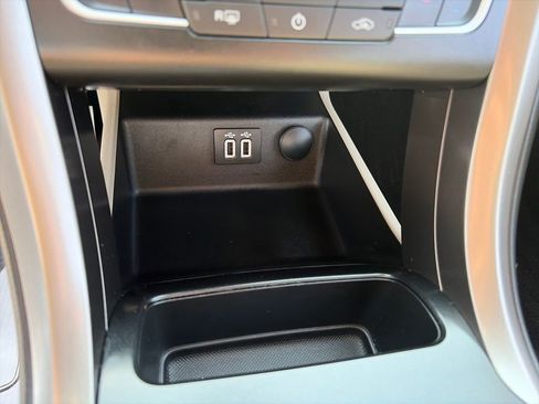 Used 2019 Ford Fusion SEL FWD image 25