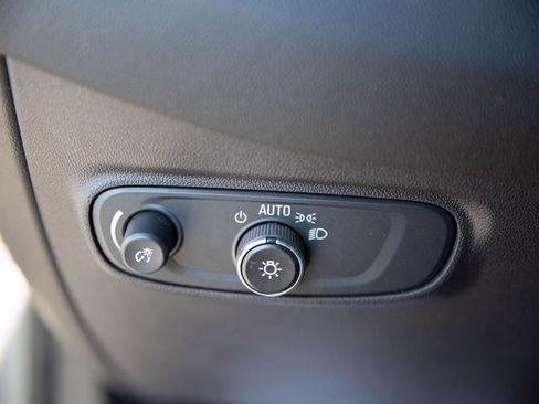 Used 2024 Chevrolet Equinox LT image 19