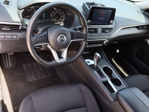 Used 2022 Nissan Altima 2.5 SV FWD image 11
