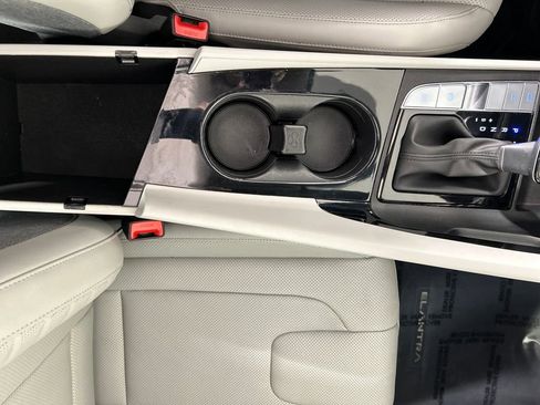 Used 2023 Hyundai Elantra Limited image 16