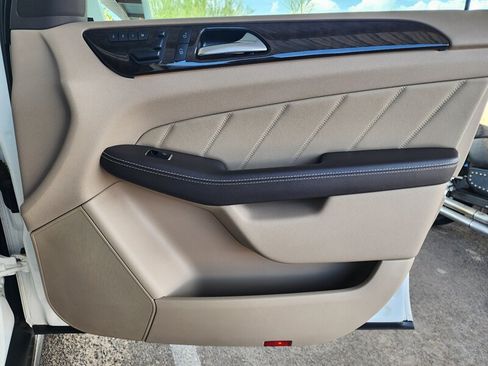 Used 2015 Mercedes-Benz GL 450 4MATIC w/ Lighting Package image 70