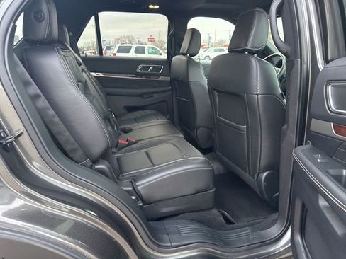 Used 2019 Ford Explorer Platinum image 13