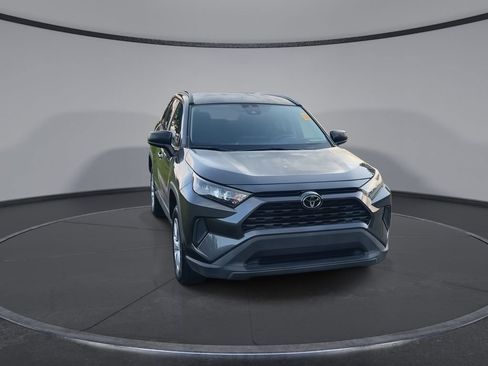 Used 2021 Toyota RAV4 LE FWD image 3