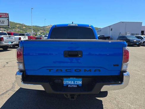 Used 2020 Toyota Tacoma TRD Off-Road w/ Blackout Package AWD/4WD image 4