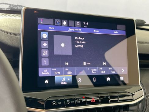 Used 2022 Jeep Compass Latitude w/ Sun and Sound Group AWD/4WD image 14