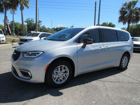 New 2026 Chrysler Pacifica Select FWD image 4