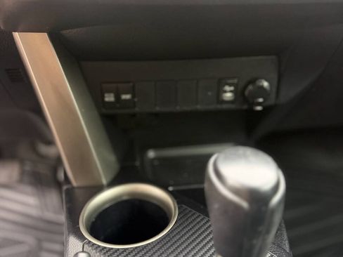 Used 2015 Toyota RAV4 LE FWD image 22