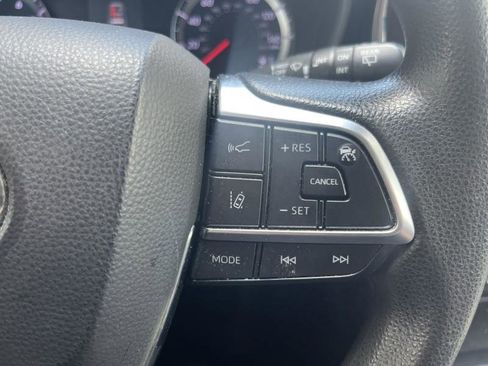Used 2021 Toyota Highlander L FWD image 21