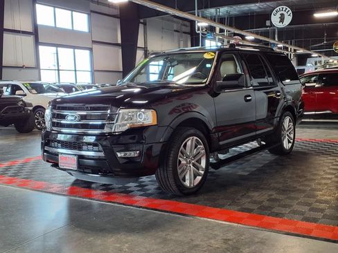 Used 2017 Ford Expedition Limited w/ Equipment Group 301A AWD/4WD image 3