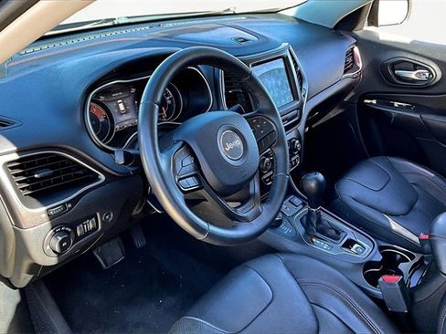 Used 2019 Jeep Cherokee Trailhawk image 13