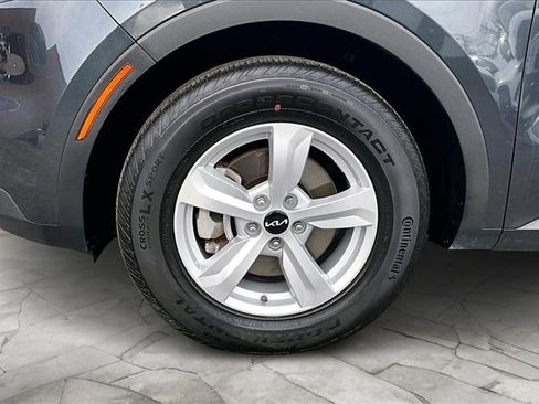 Used 2023 Kia Sorento LX image 8