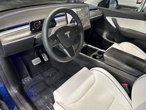 Used 2022 Tesla Model Y Long Range image 13