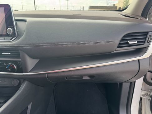 Used 2023 Nissan Rogue S AWD/4WD image 22