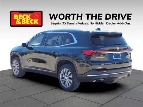 Used 2025 Buick Enclave Preferred image 7