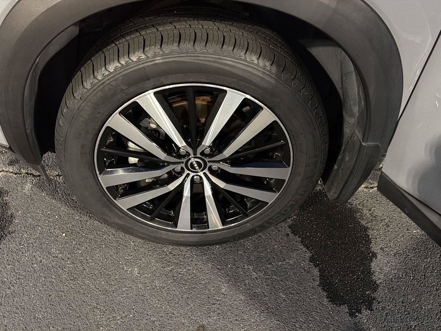 Used 2024 Nissan Pathfinder Platinum FWD image 40
