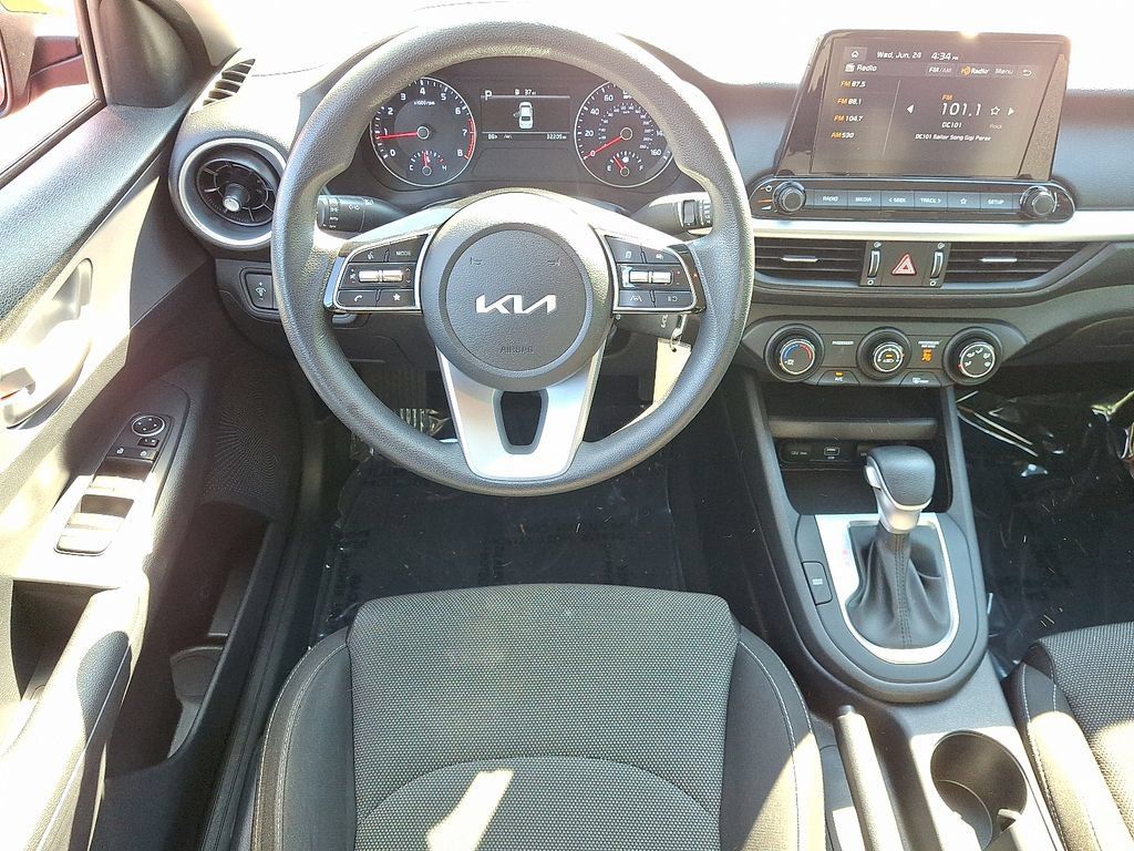 Used 2022 Kia Forte LXS FWD image 11